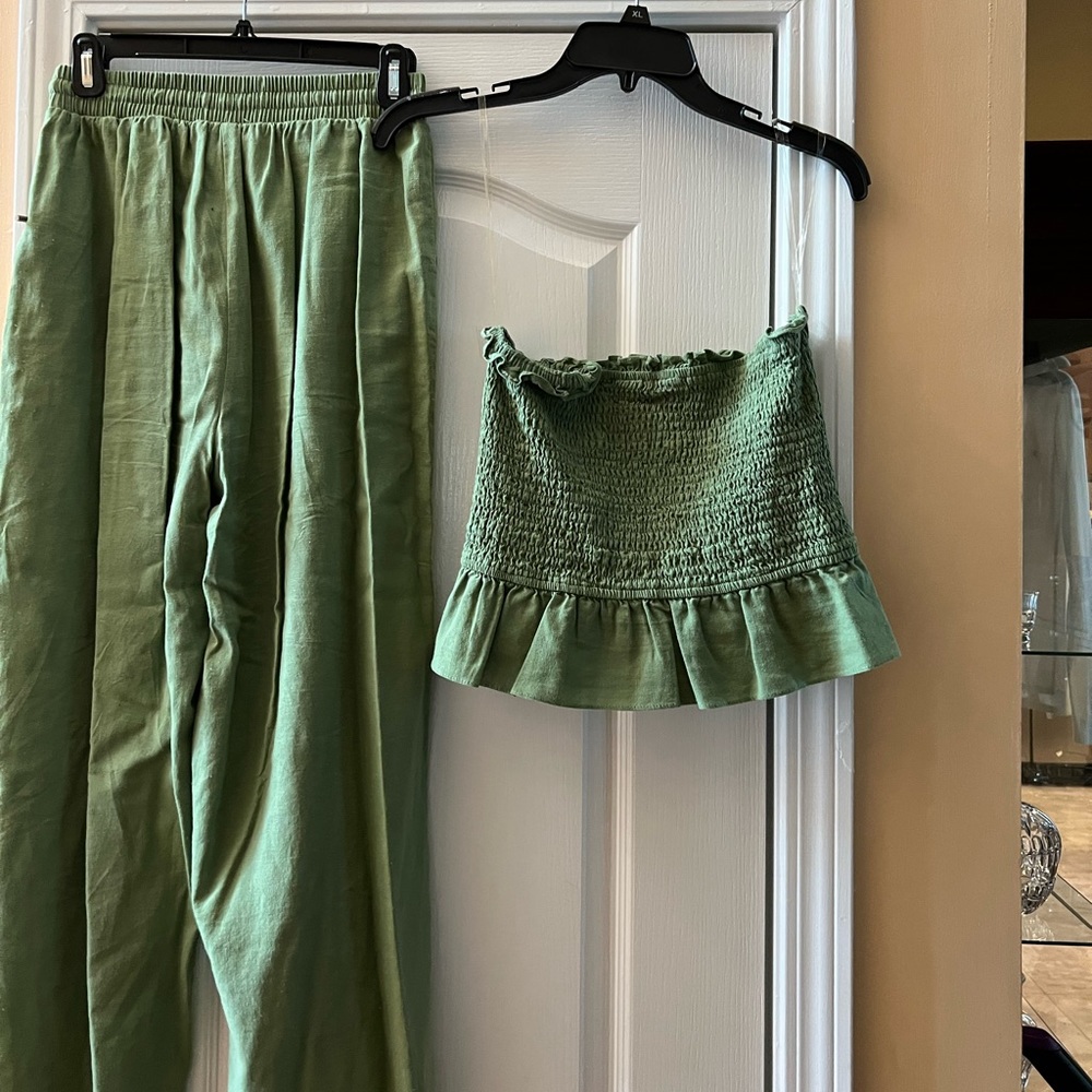 Beautiful 2 piece outfit with pockets